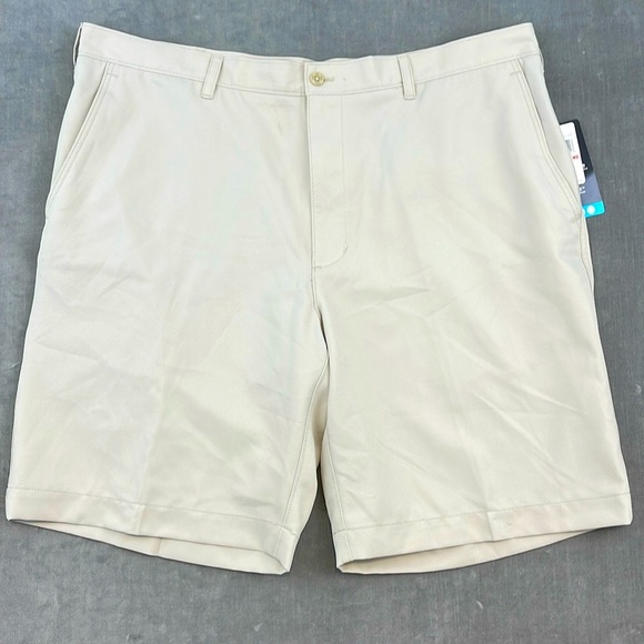 NWT‎ PGA TOUR Men's Khaki Silver Lining Flat Front Short Media Pocket Size 40 - Picture 1 of 7